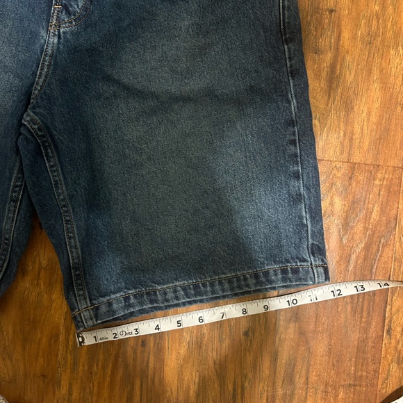 Hollister Dark Wash Super Baggy Denim Shorts Knee-Length Zipper Pockets Jorts - Picture 11 of 14